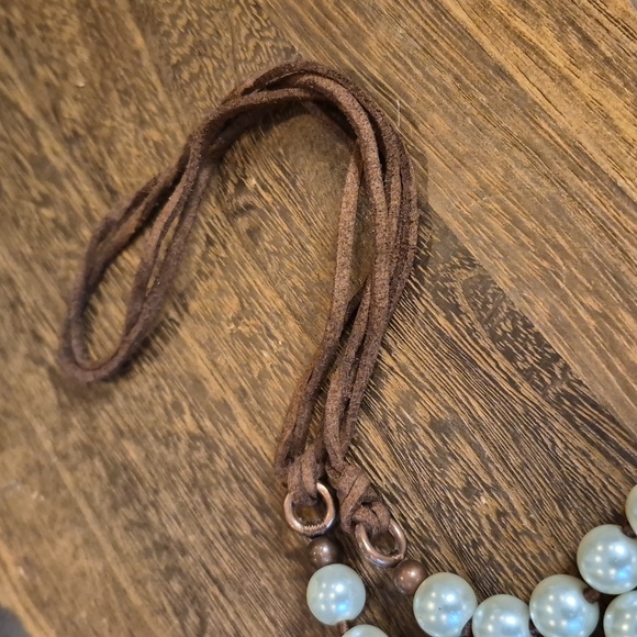 Vintage Turquoise Stone Cross Pendant Pearl & Suede Necklace - Picture 5 of 12